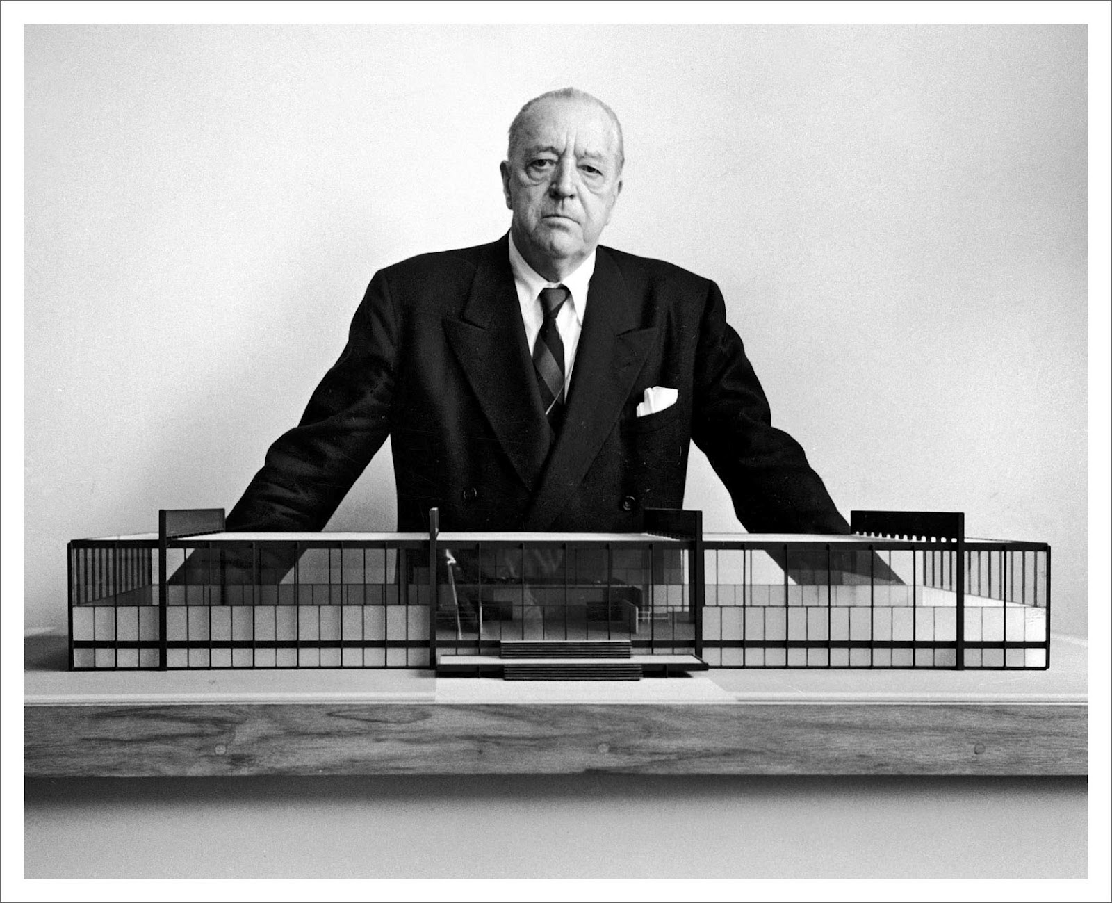Ludwig_Mies_van_der_Rohe.jpg